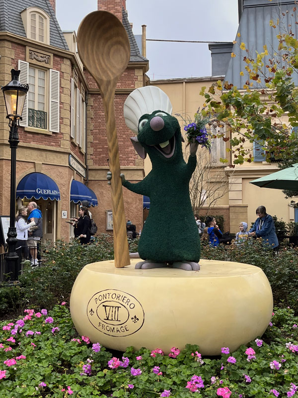 a Remy topiary in Epcot